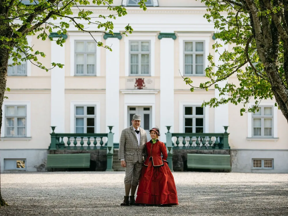 Slottsvisning på Huseby Bruk