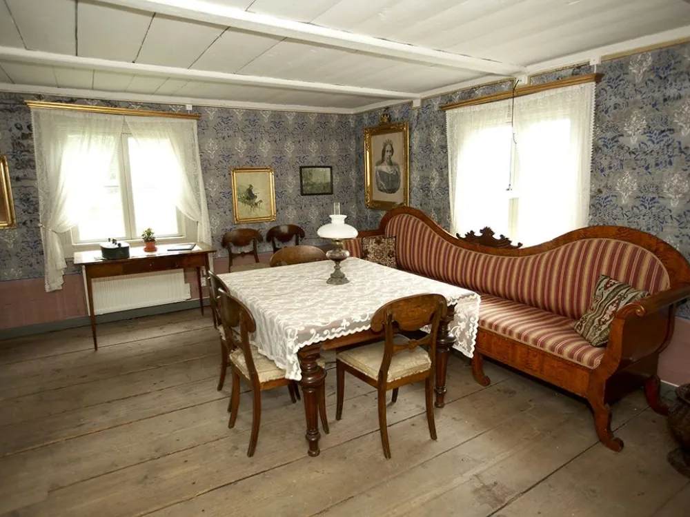 060813-skatelöv-4 riksdagsmanna gården.jpg