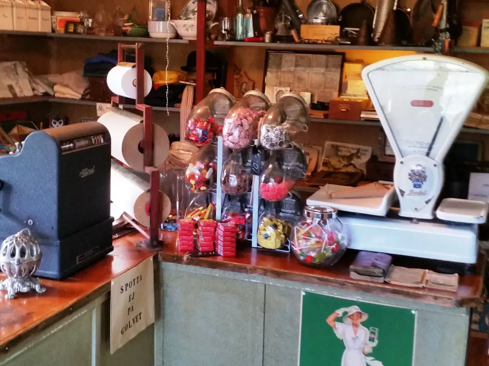 J.E. Lindstrand Grocery & Miscellaneous