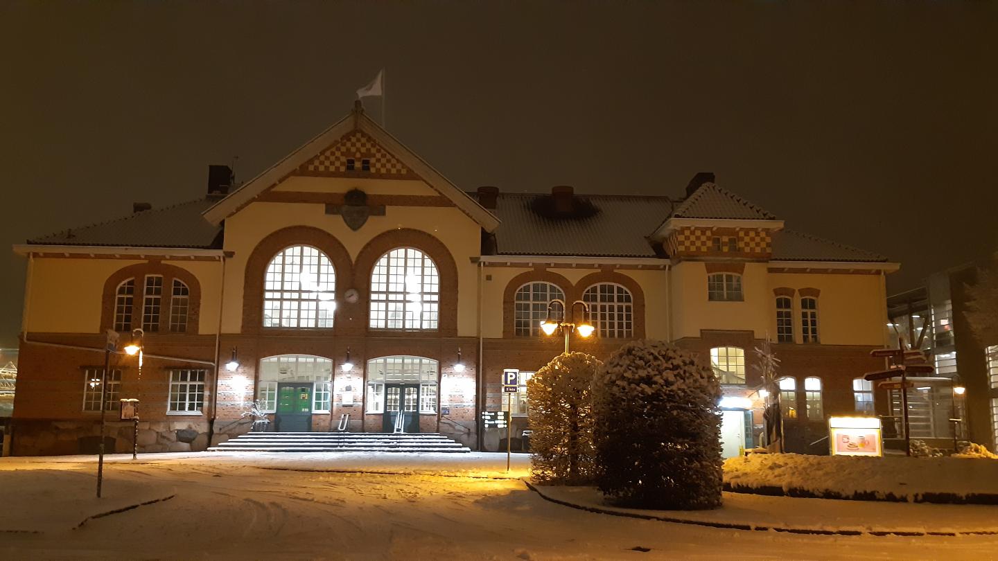 Alvesta station i vinterskrud